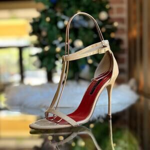 CAROLINA HERRERA Beige Patent Leather Strappy Heels SZ37(7US)